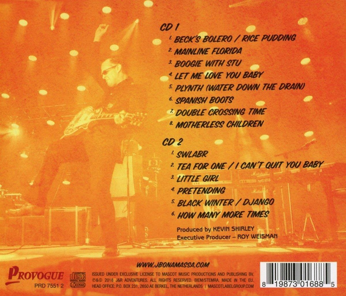 CD-Cover mit einem Mann, der Gitarre spielt, und einer Titelliste. Enthält den Bandnamen und einen Barcode.