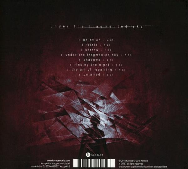 Albumcover mit einem dunklen, abstrakten Design und Songtiteln.