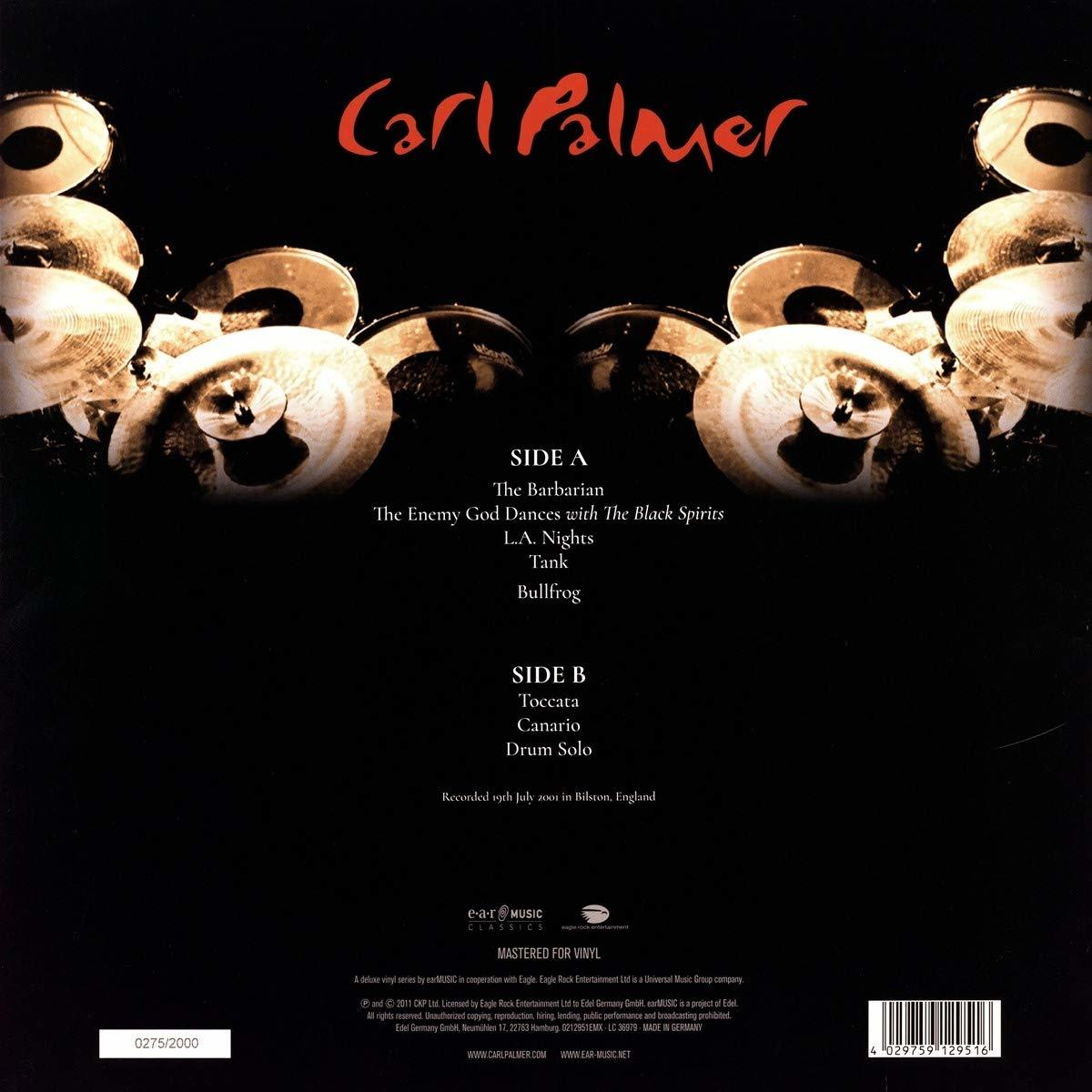 CD-Cover mit schwarzem und rotem Thema, Auflistung der Songs auf zwei CDs und einer DVD.
