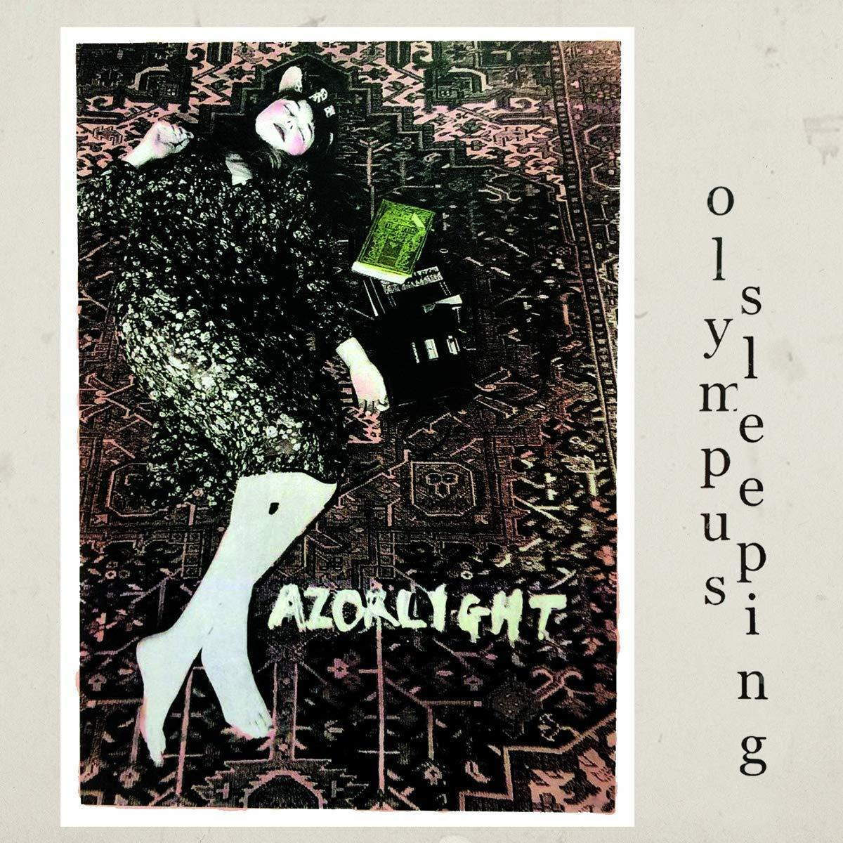 Albumcover mit Frau auf einem Teppich liegend, Text: Azorlight. Künstlerisch, Vintage-Stil, mit Text: Olypmping.