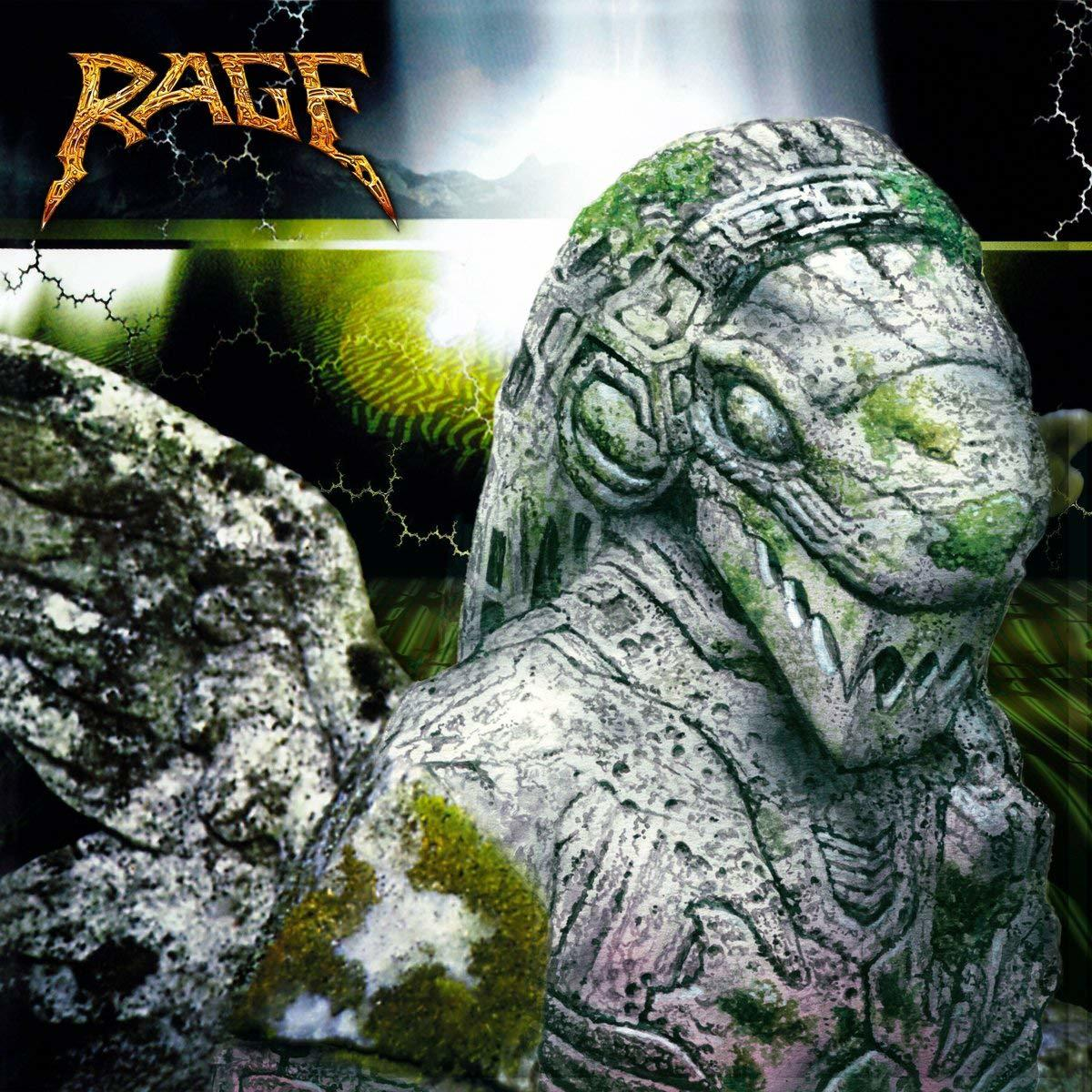 Statue einer Kreatur mit reptilienartigem Gesicht und Flügeln. RAGE-Logo oben links.