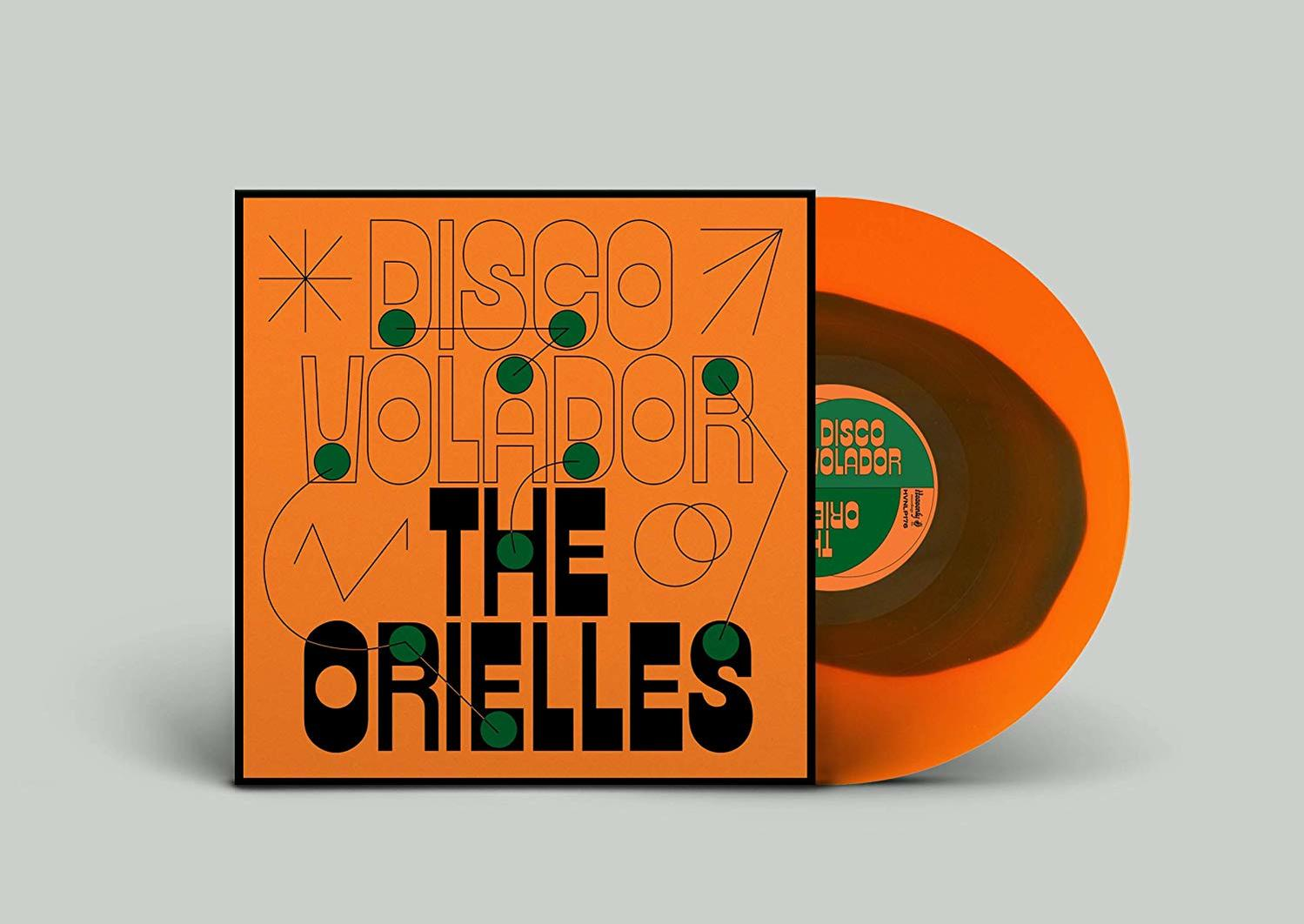 Een oranje vinylplaat met een hoes waarop 'Disco Volador' en 'The Orielles' staat.