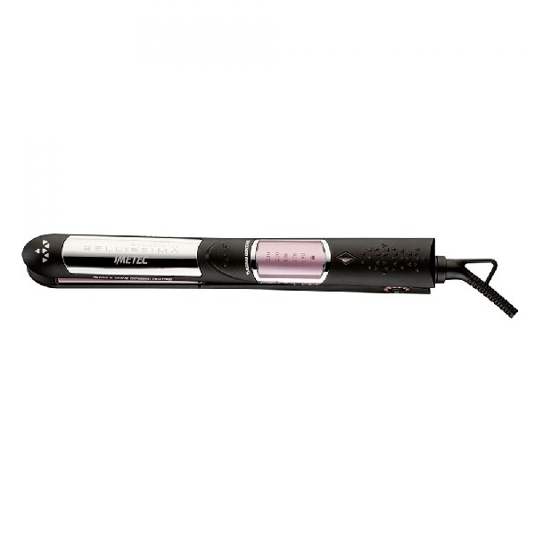 Una plancha de pelo negra y rosa, en ángulo, sobre un fondo blanco. Tiene una pantalla digital y un cable.