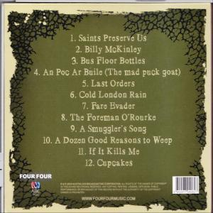 Rückseite einer Musik-CD mit Titelliste und grün-braunem Design.