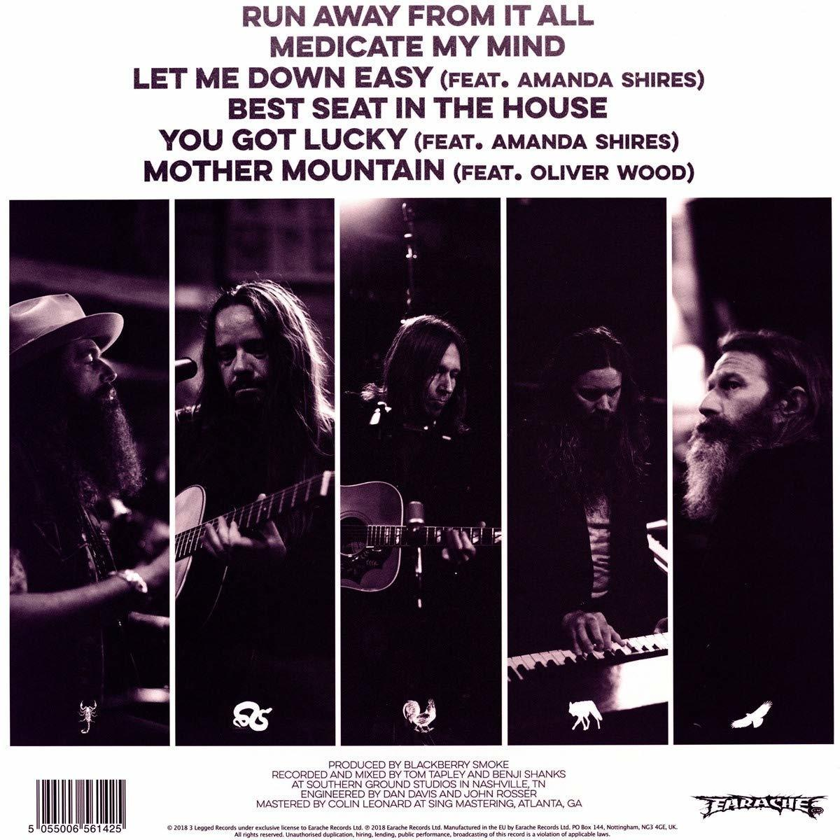 Albumcover, Band von Musikern in dunkler Umgebung, Blackberry Smoke.