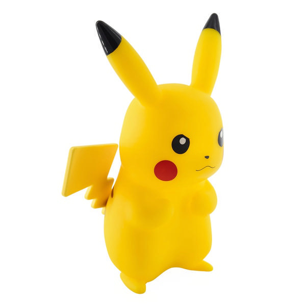 Gelbe Pikachu-Figur mit schwarzen Ohren und roter Wange auf weißem Hintergrund.