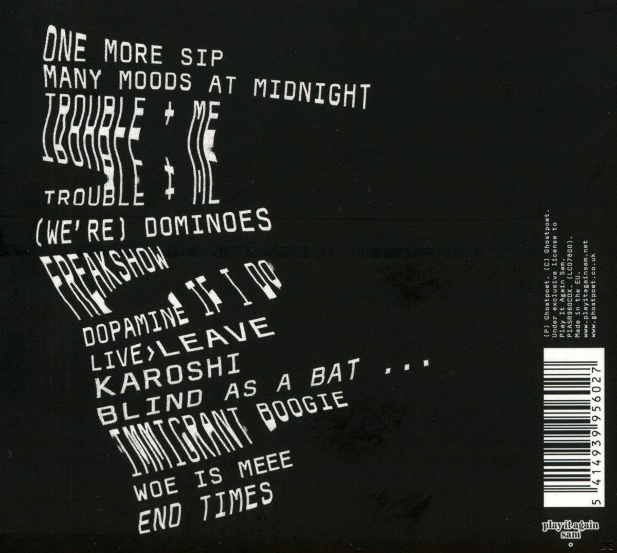 Zwart-witte albumhoes van 'Trouble + Me', met songtitels en zwarte achtergrond.