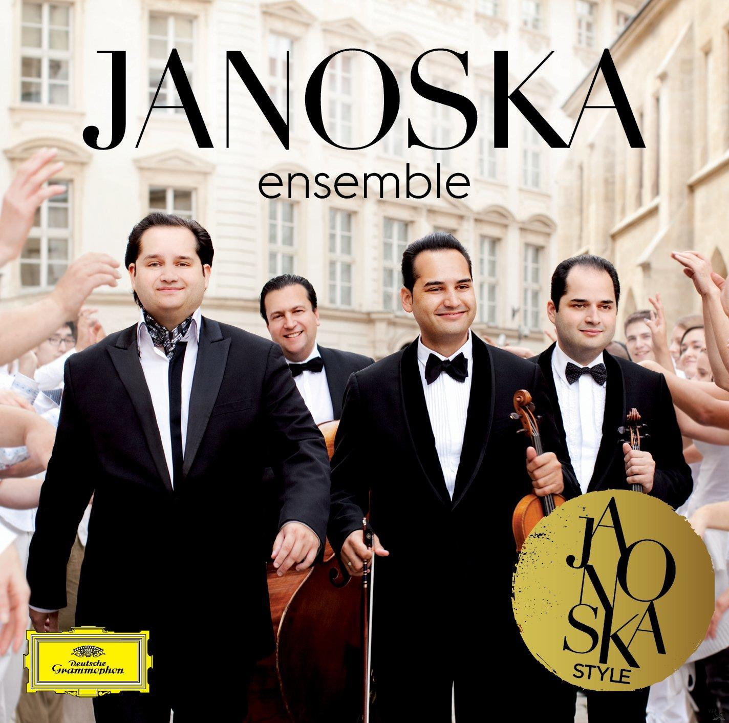 Albumcover: Janoska Ensemble, vier Männer in Anzügen, ein Publikum im Hintergrund.