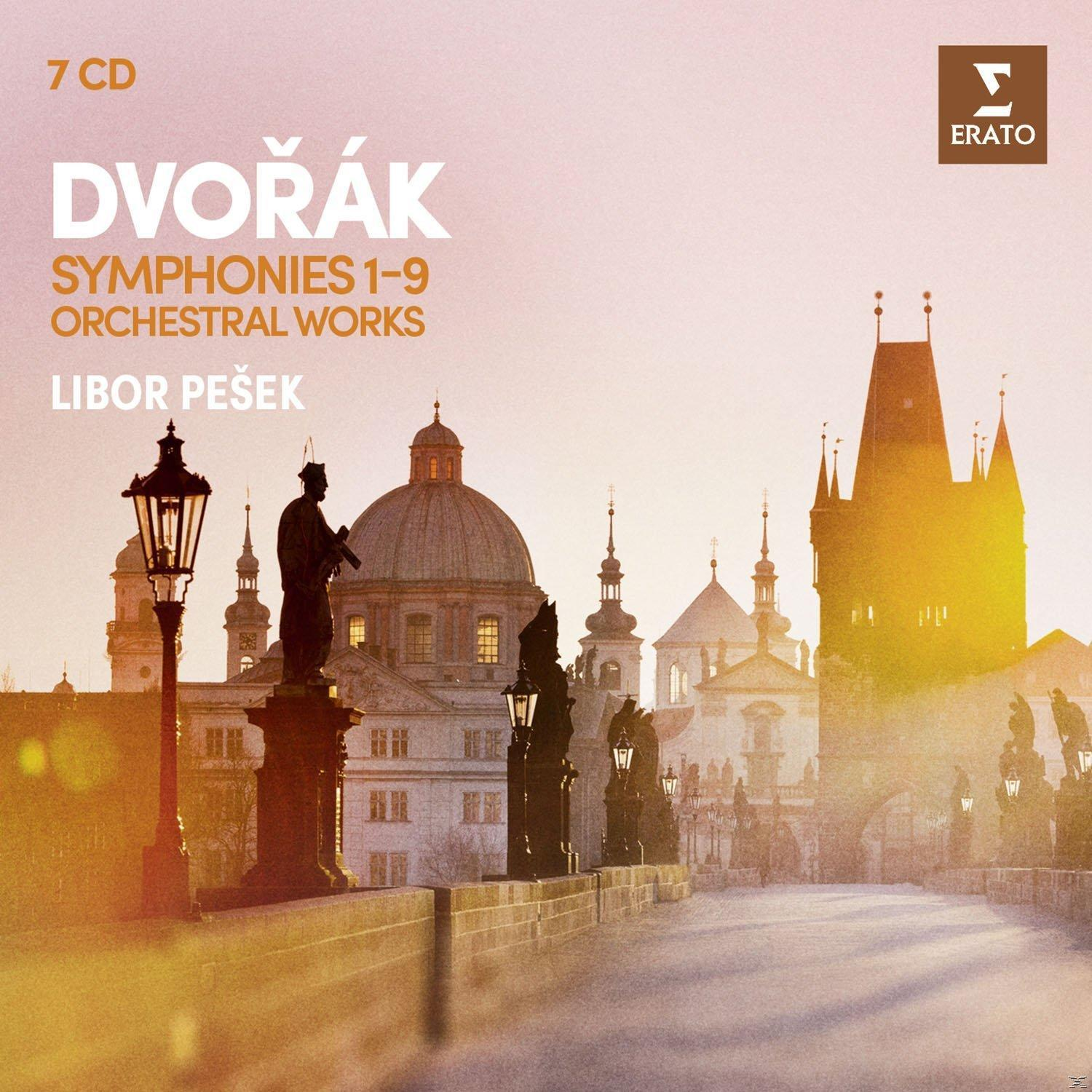 Dvořák szimfóniáinak CD-borítója városi táj háttérrel. Ez egy 7 CD-s készlet. A borító rózsaszín és sárga.
