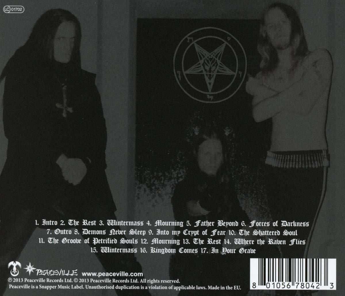 Albumcover mit drei Männern in Schwarz, Text und einem Pentagramm-Symbol.
