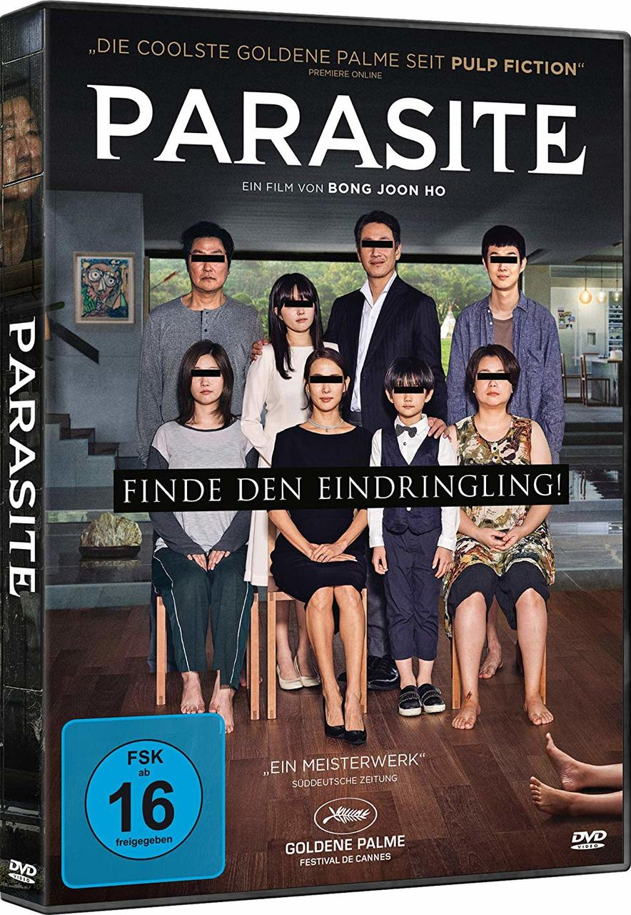Das Cover zeigt die Familie des Films Parasite mit schwarzen Balken über den Augen.