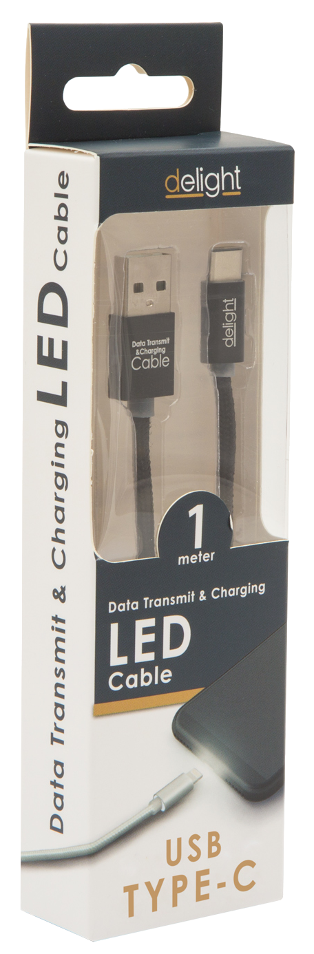 Egy USB Type-C töltőkábel a csomagolásában. A csomagolás fehér, fekete szöveggel.