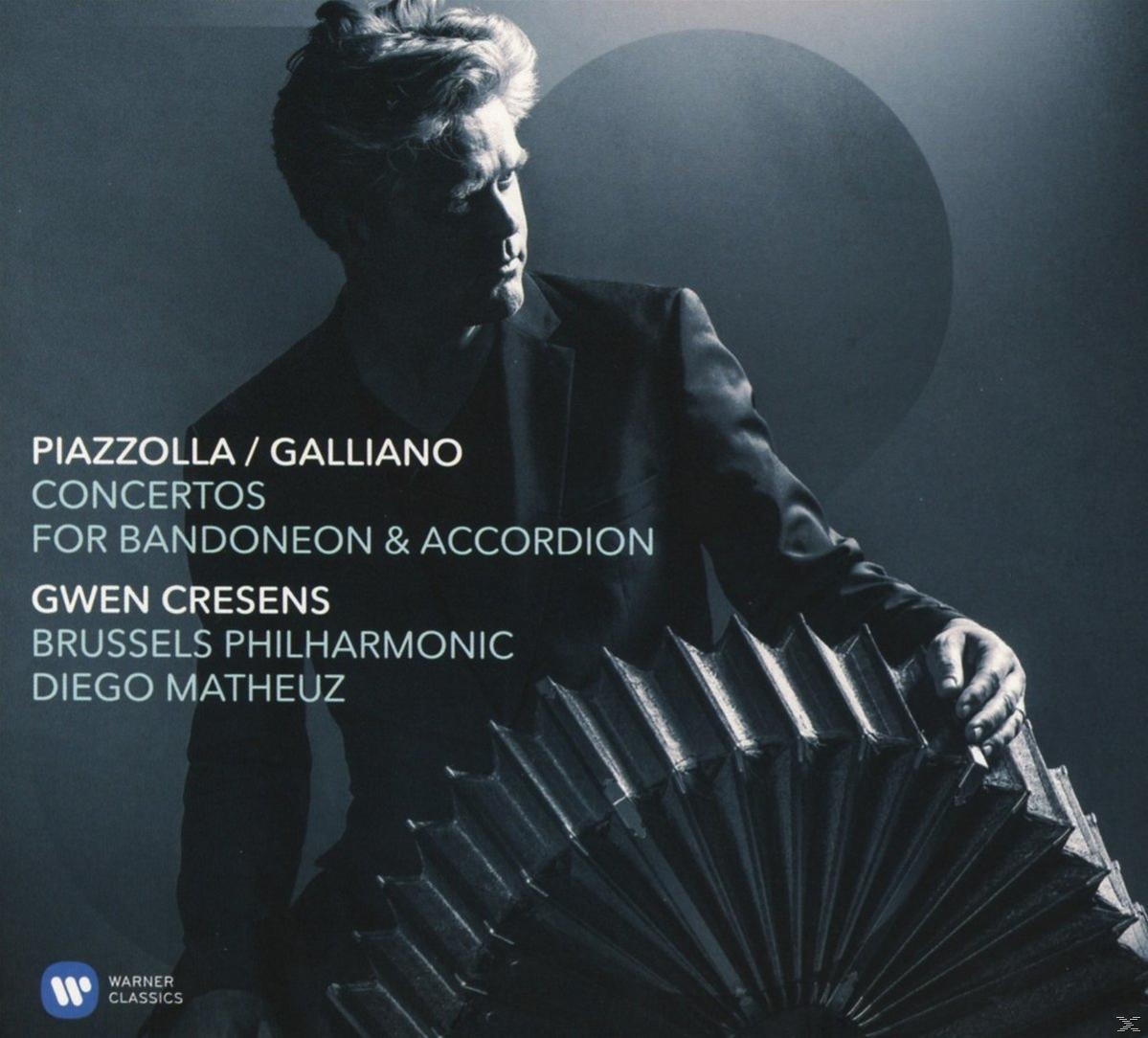 Egy öltönyös férfi harmonikán játszik. A lemezborítón a szöveg: 'Piazzolla/Galliano'.