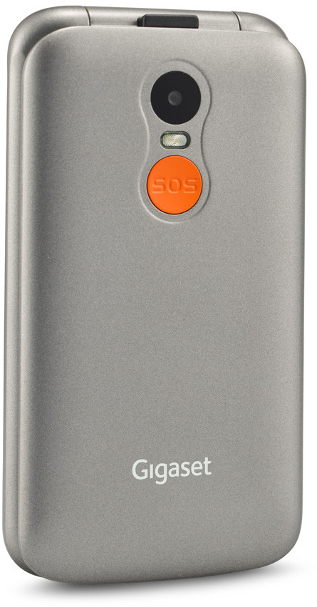 Un téléphone portable Gigaset gris. Il a une caméra, un flash et un bouton SOS orange. Le téléphone est fermé, montrant l'arrière.