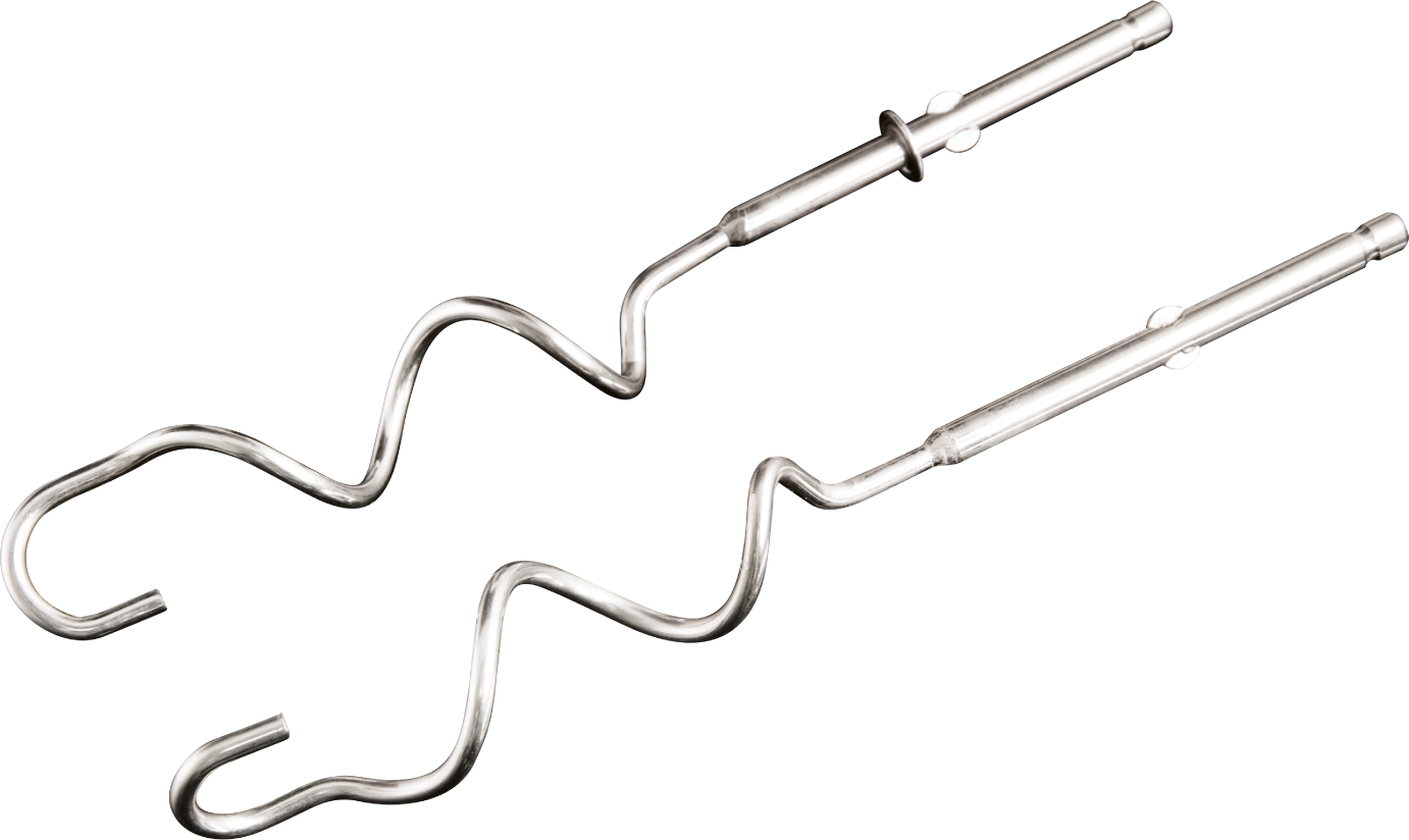 Zwei silberne Mixaufsätze auf schwarzem Hintergrund. Sie haben eine einzigartige, gebogene Form.