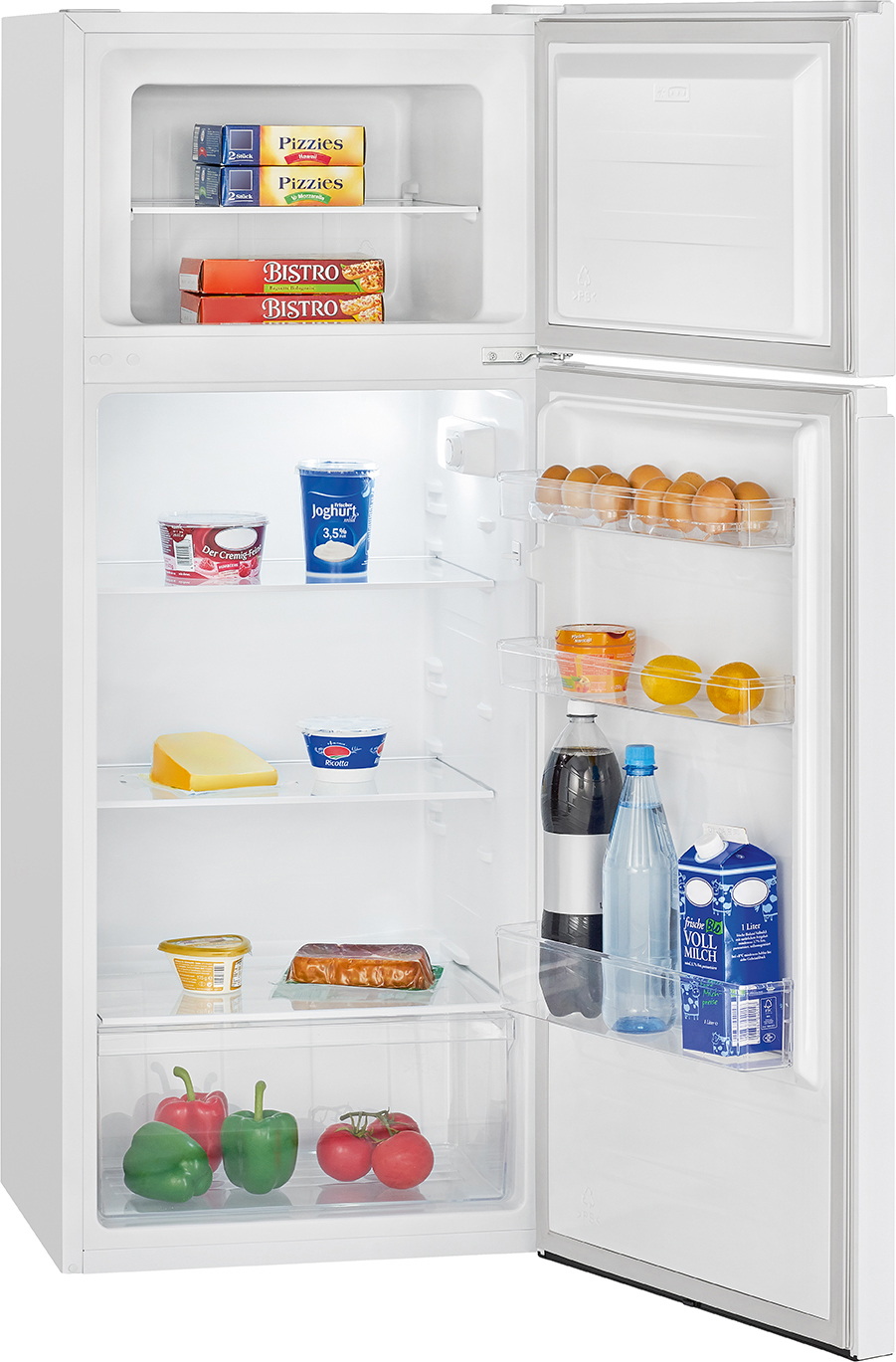Offener Kühlschrank mit Lebensmitteln: Eier, Joghurt, Käse, Gemüse, Milch.