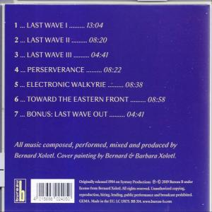 Blau-lila CD mit Titelliste, weißer Text auf lila Hintergrund.