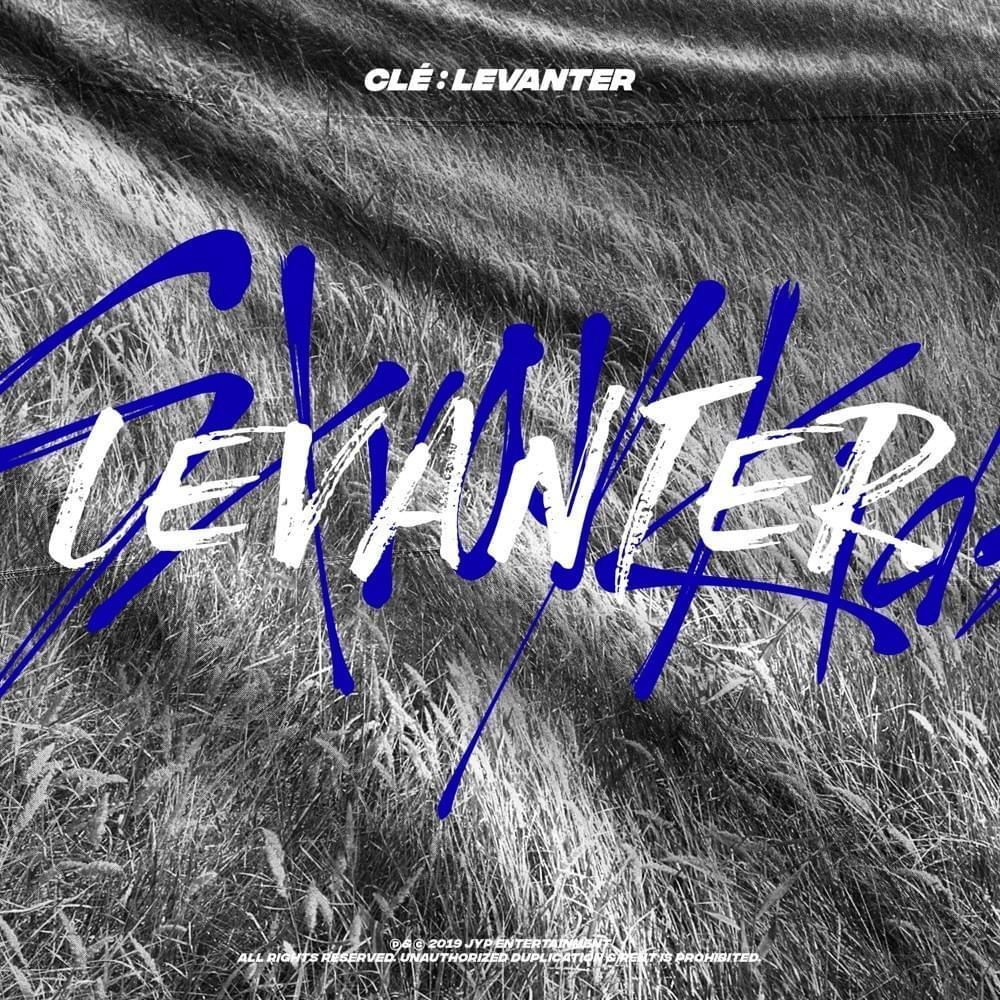 Albumcover mit blauem und weißem Text über einem Schwarz-Weiß-Feld.