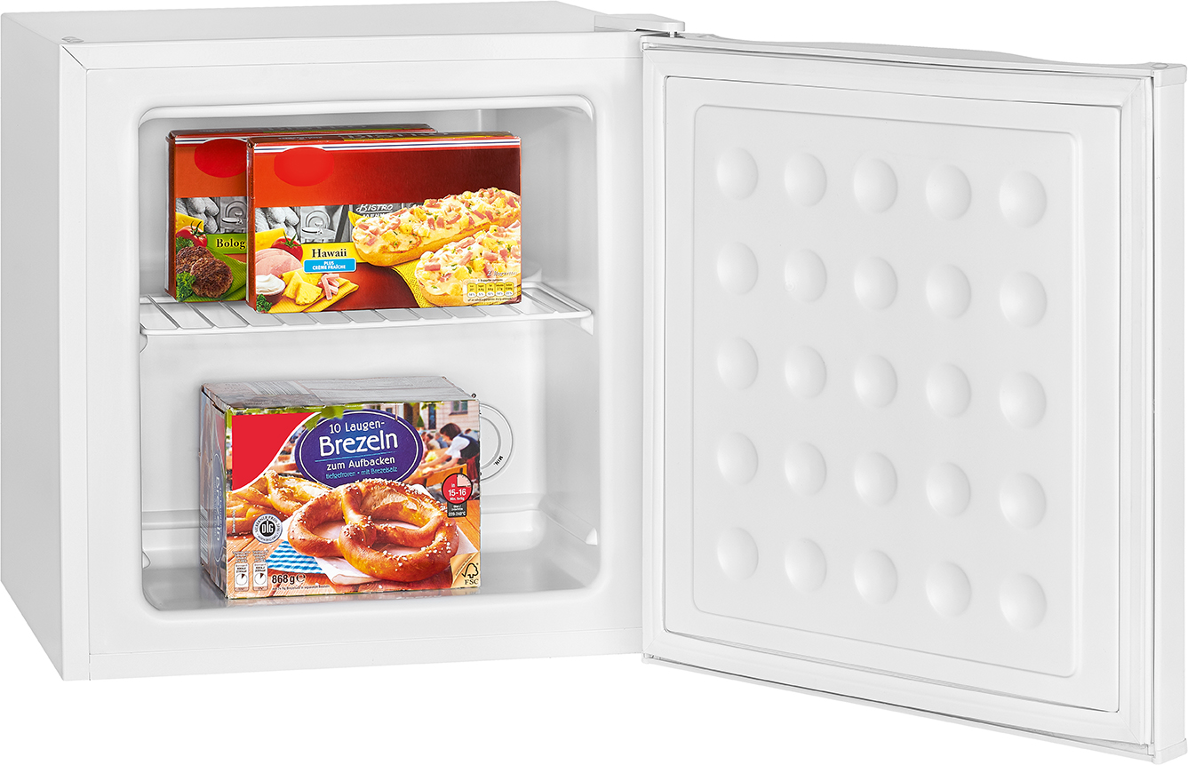 Ein weißer Kühlschrank mit geöffneter Tür und gefrorenen Lebensmitteln auf zwei Regalen.