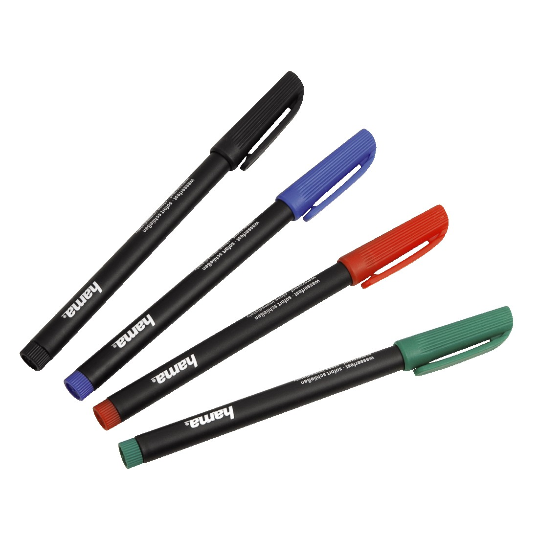 Vier gekleurde pennen: zwart, blauw, rood en groen op een witte achtergrond.