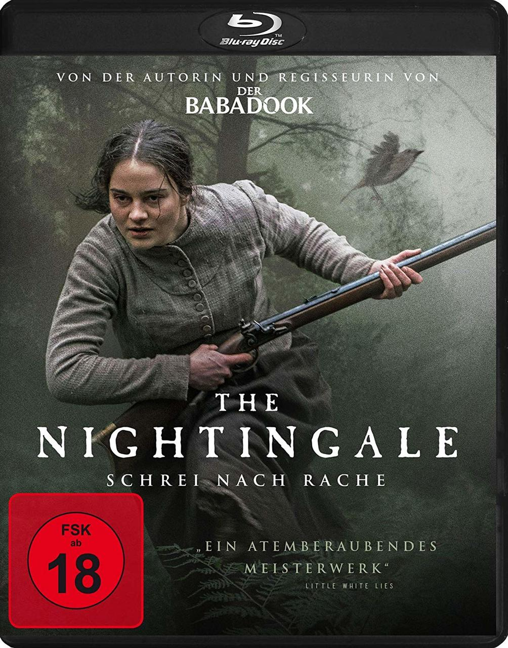 Filmcover mit einer Frau, die ein Gewehr hält, Waldboden.