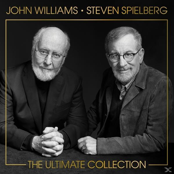 Fekete-fehér fotó John Williams-ről és Steven Spielberg-ről. Szöveg: JOHN WILLIAMS • STEVEN SPIELBERG.
