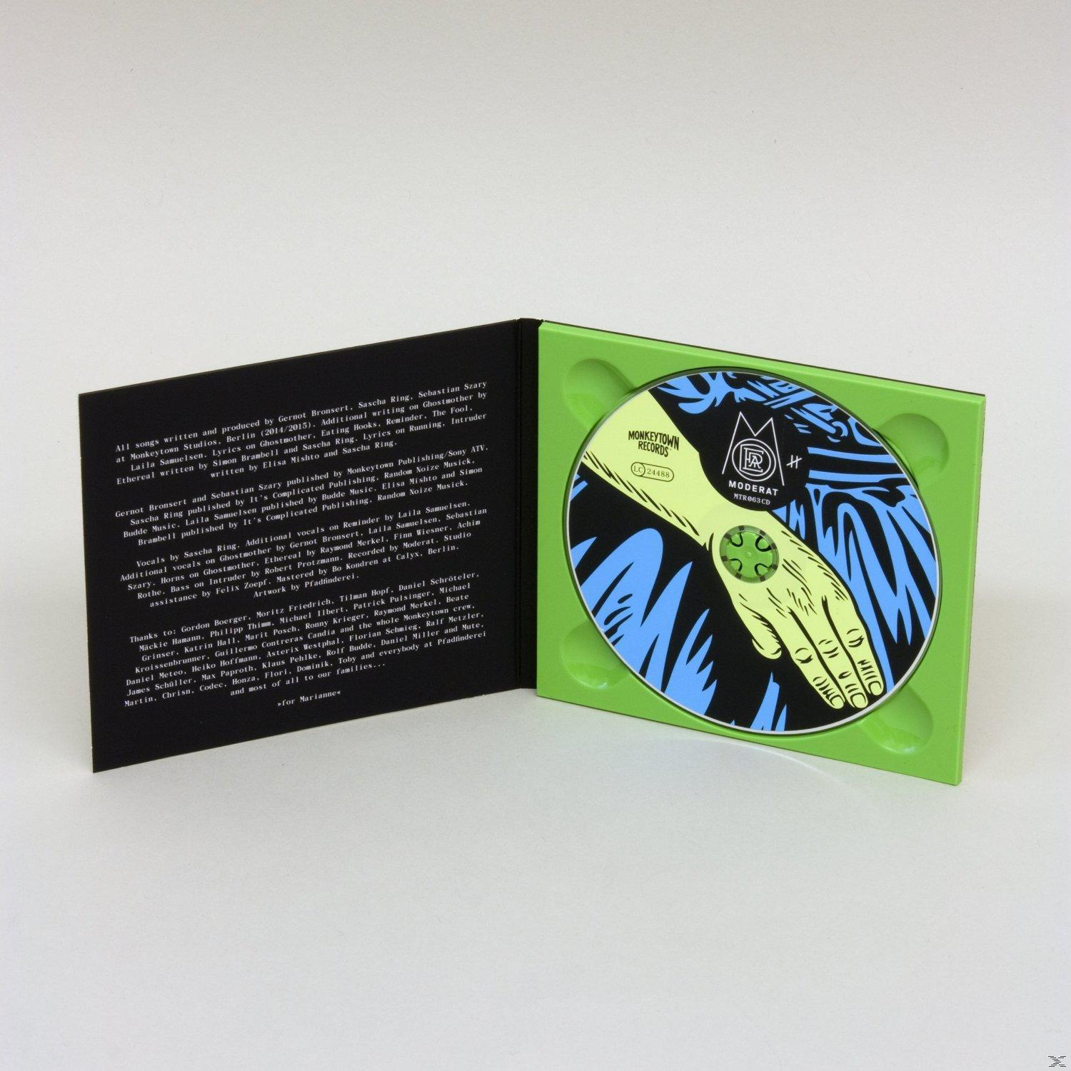 CD in een groene doos. De CD heeft blauwe en zwarte graphics, met een handontwerp.
