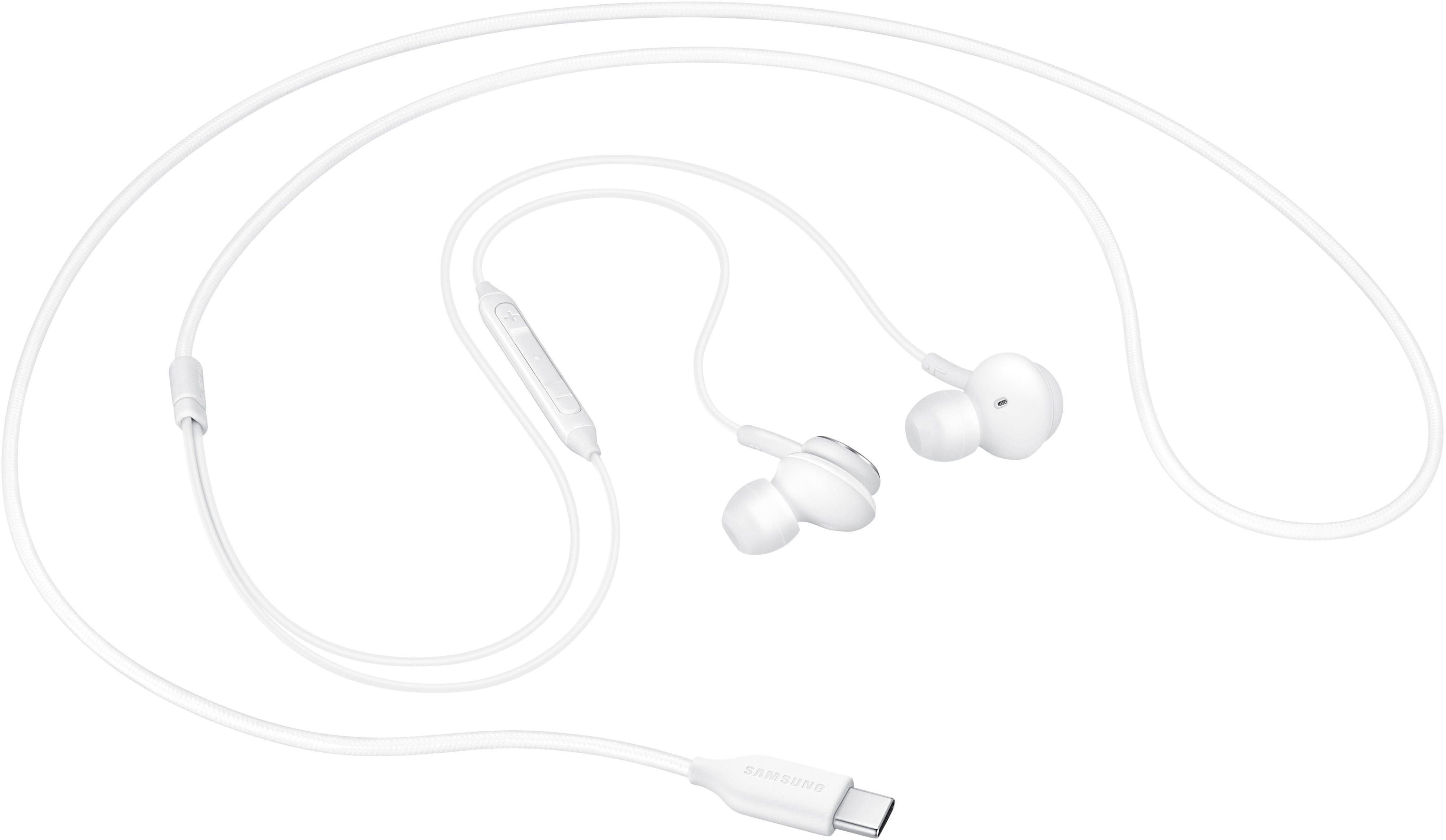 Weiße kabelgebundene Ohrhörer mit USB-C-Anschluss und Steuereinheit vor weißem Hintergrund.