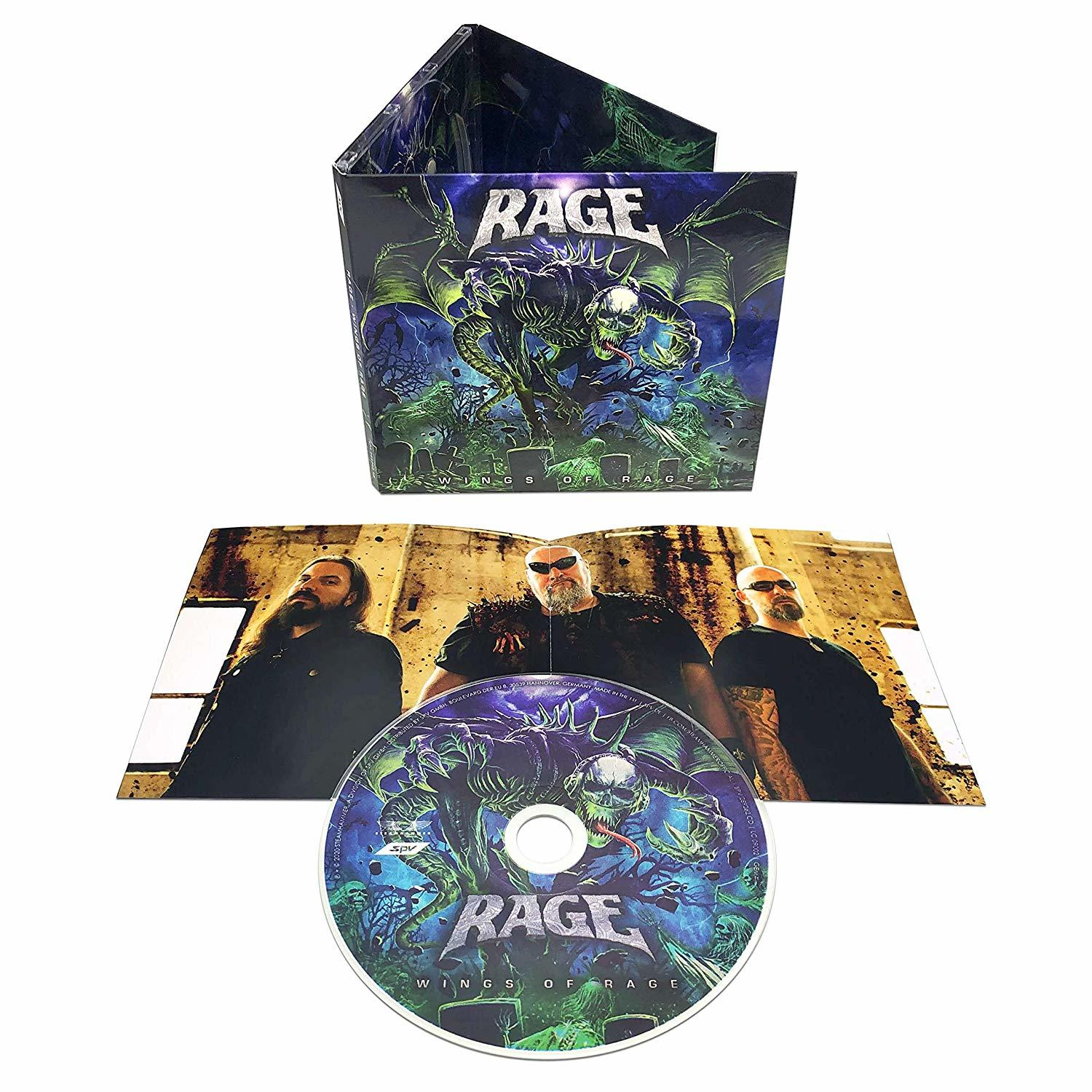 CD und Booklet mit dem Albumcover von Rage's 'Wings of Rage' auf weißem Hintergrund.