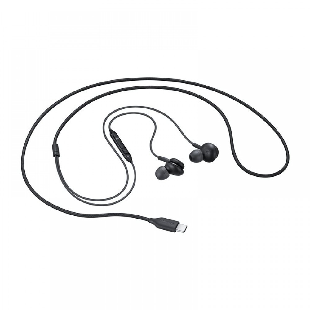 Fekete fülhallgatók szövetborítású kábellel és USB-C csatlakozóval.