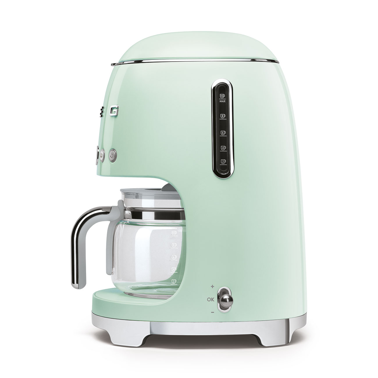 Minzgrüne Smeg Kaffeemaschine mit Glaskaraffe, Chromakzenten und Bedienelementen.