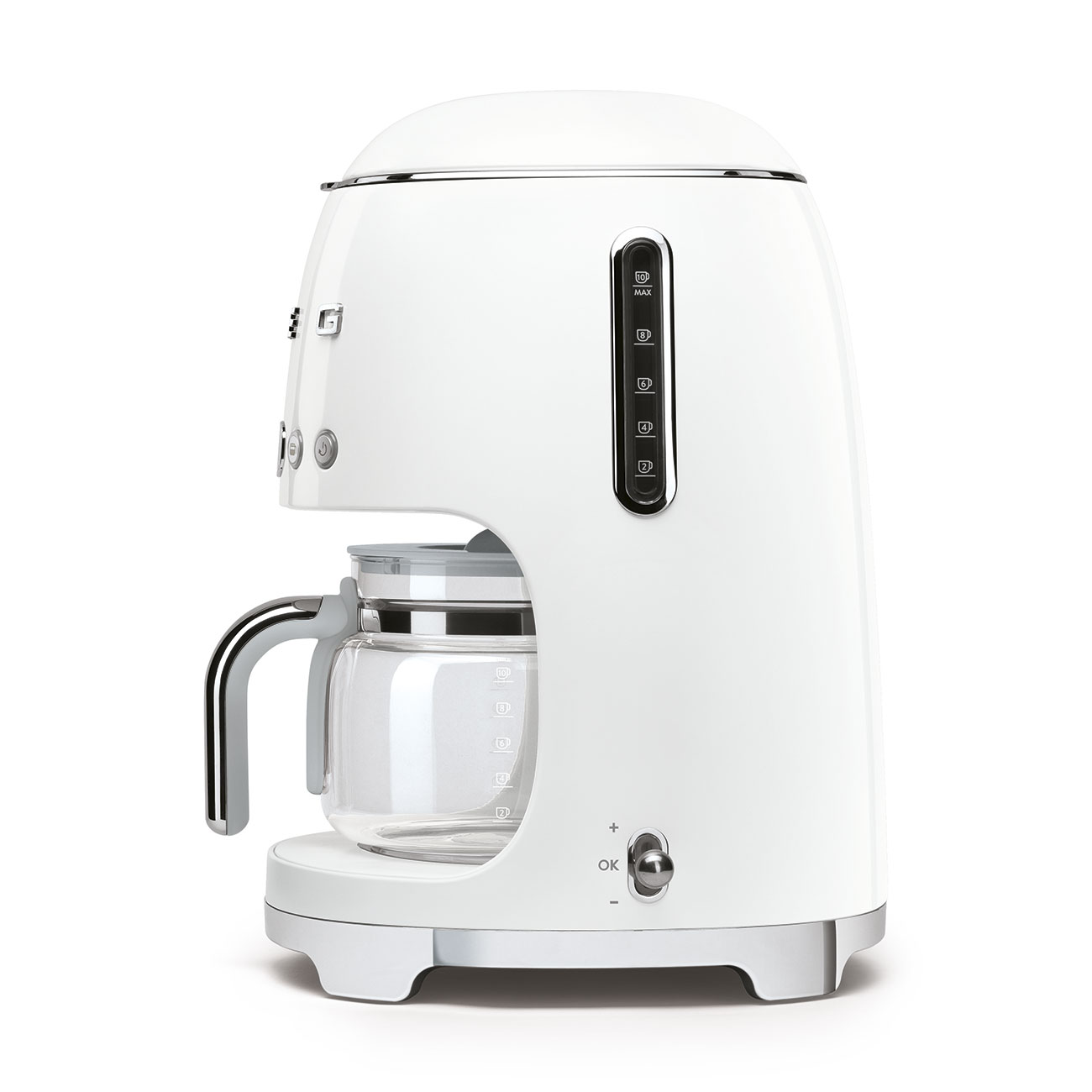 Weißer Smeg Kaffeemaschine mit Glaskaraffe und Seitenansicht.