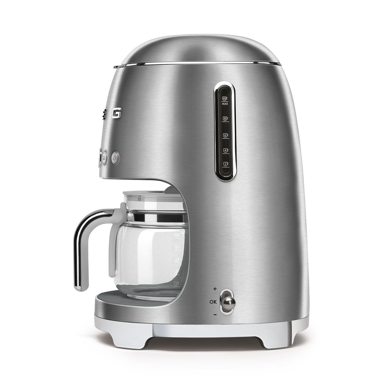 Eine silberne Kaffeemaschine mit einer Glaskaraffe. Die Maschine hat eine Wasserstandsanzeige.