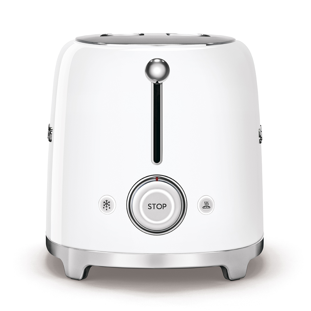 Weißer Toaster mit Stopp-Taste. Silberne Akzente und weißer Hintergrund.