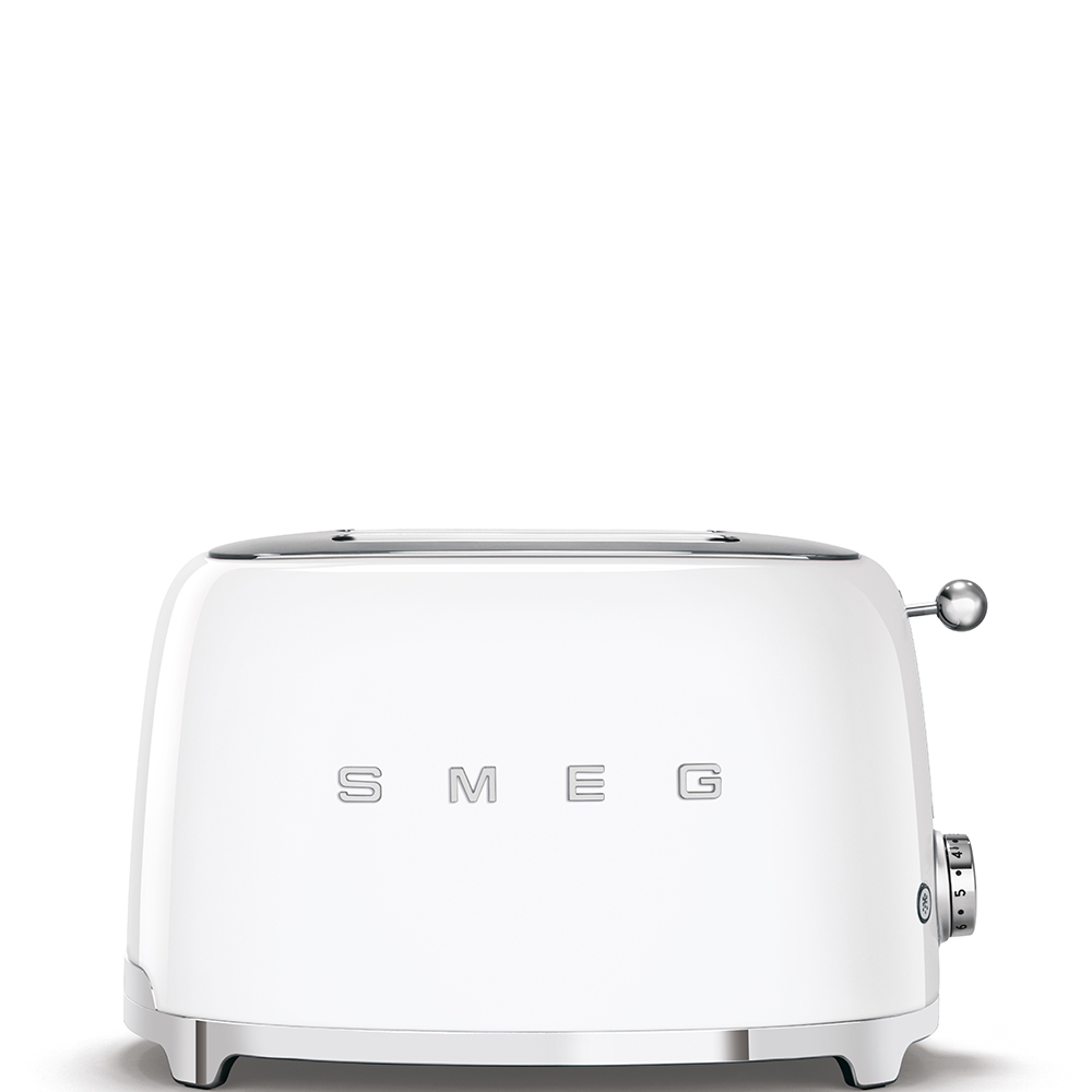 Weißer SMEG Toaster, Frontansicht, mit Chromakzenten und Drehknopf. Weißer Hintergrund.