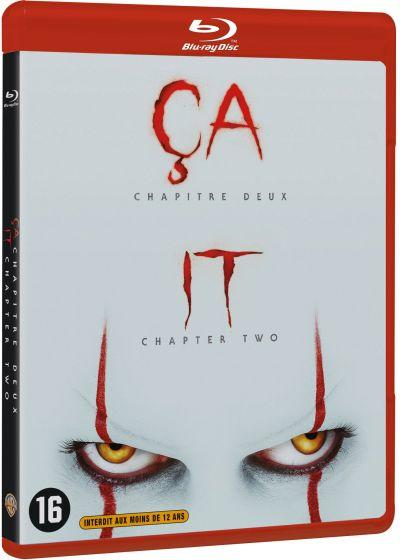 Couverture du film : 'Ça Chapitre Deux' avec un visage de clown effrayant et texte rouge.