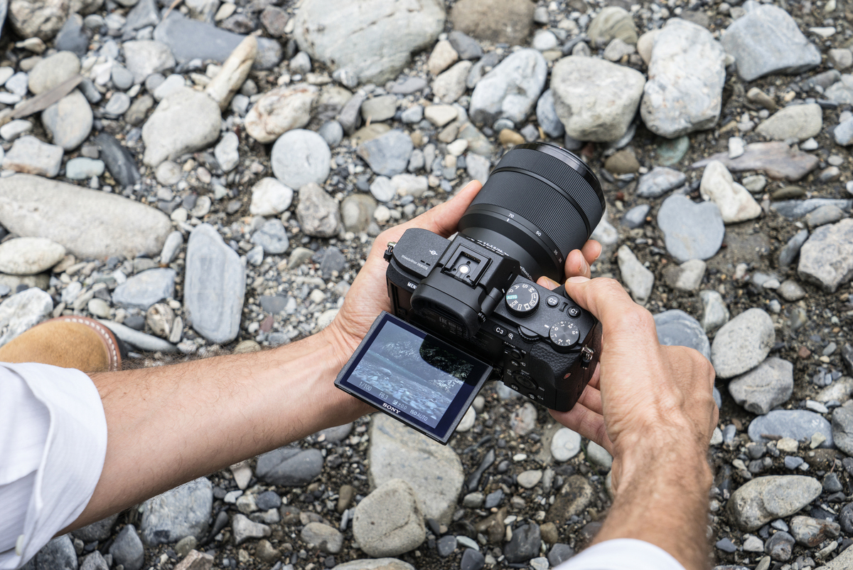 SONY Alpha 7 M2 Kit (ILCE-7M2K) Systemkamera mit Objektiv 28-70 mm, 7,6 cm Display, WLAN