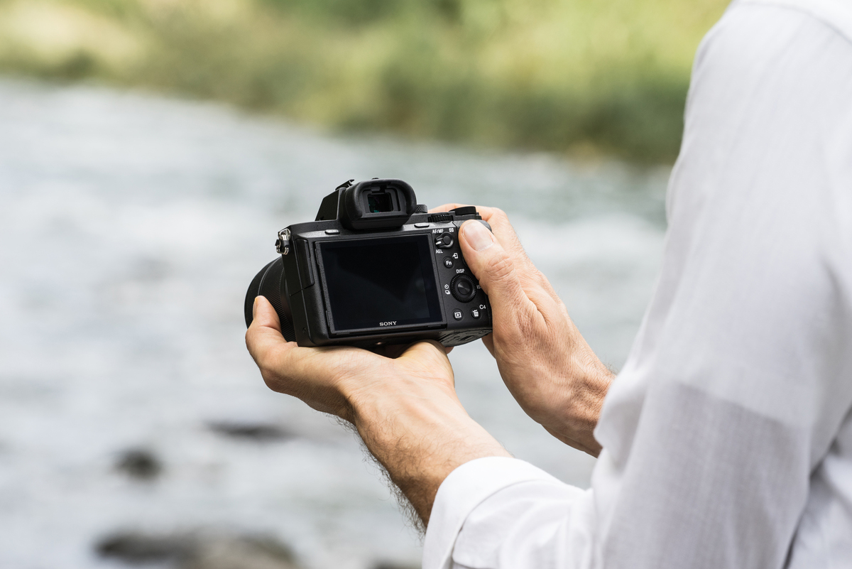 SONY Alpha 7 M2 Kit (ILCE-7M2K) Systemkamera mit Objektiv 28-70 mm, 7,6 cm Display, WLAN