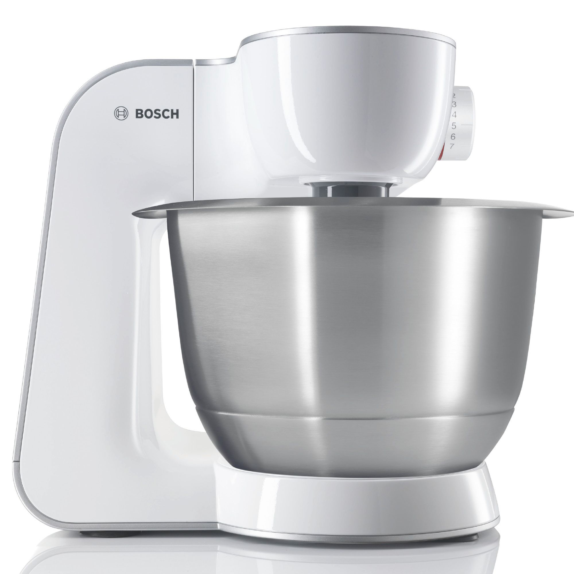 Ein weißer Bosch Küchenmixer. Der Mixer hat eine Edelstahlschüssel und einen nummerierten Drehregler.
