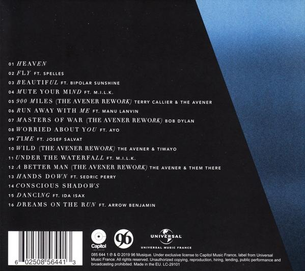Une pochette de CD avec une liste de titres de chansons. L'arrière-plan a un dégradé bleu.