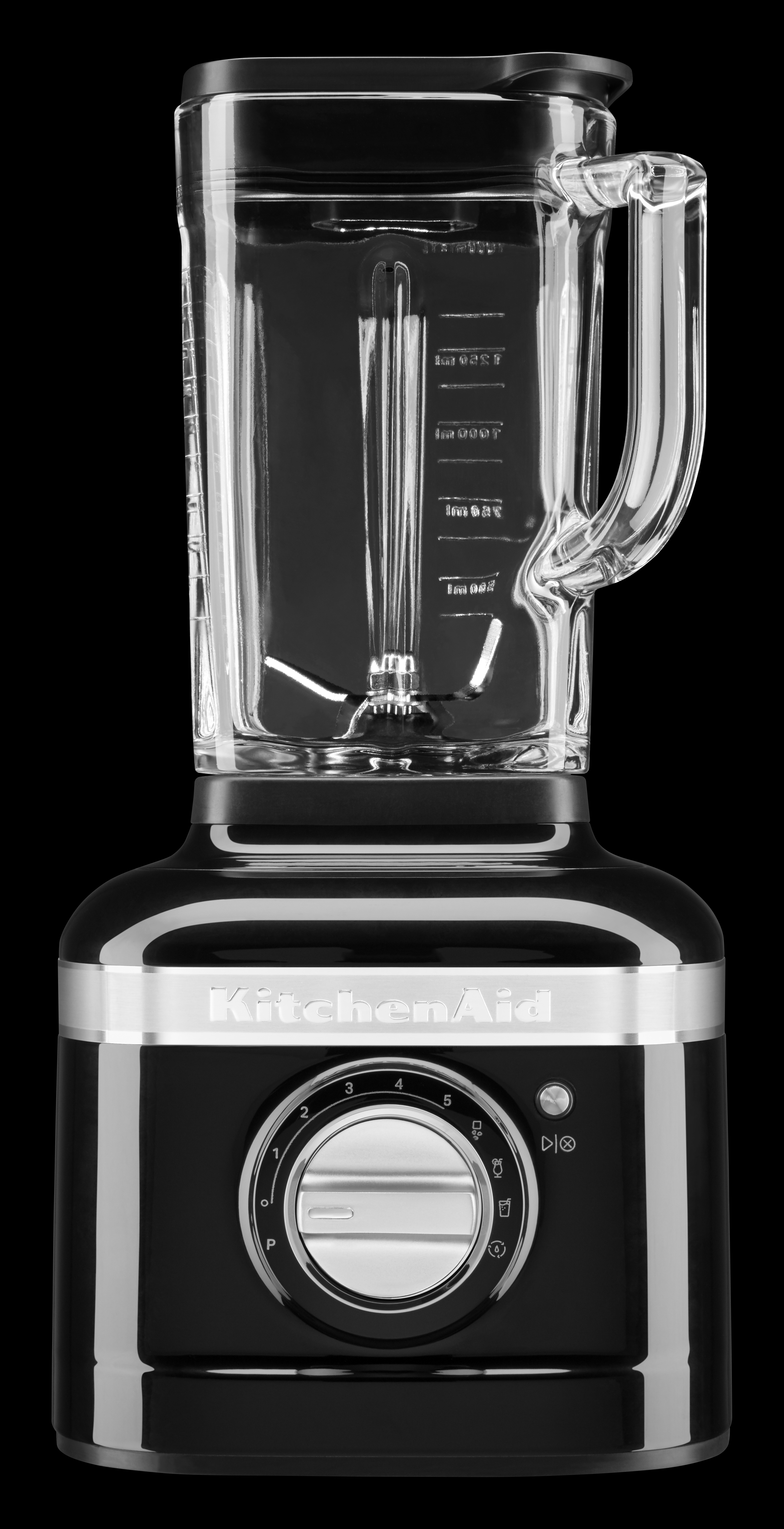 Ein schwarzer KitchenAid-Mixer, Vorderansicht, mit einem Glasbehälter und einem Bedienknopf.