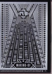 Poster mit Text in Schwarz und Silber, mit der Band Rammstein.