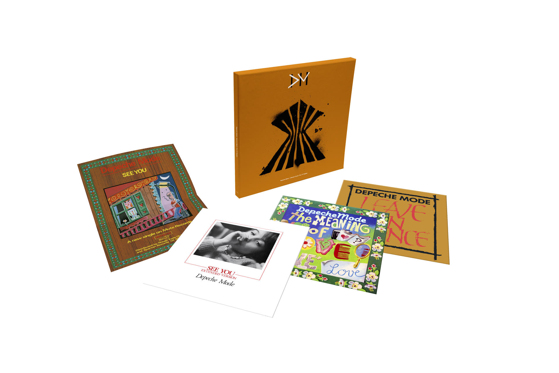 Depeche Mode Albumcover und Singles, angeordnet auf einer weißen Oberfläche.