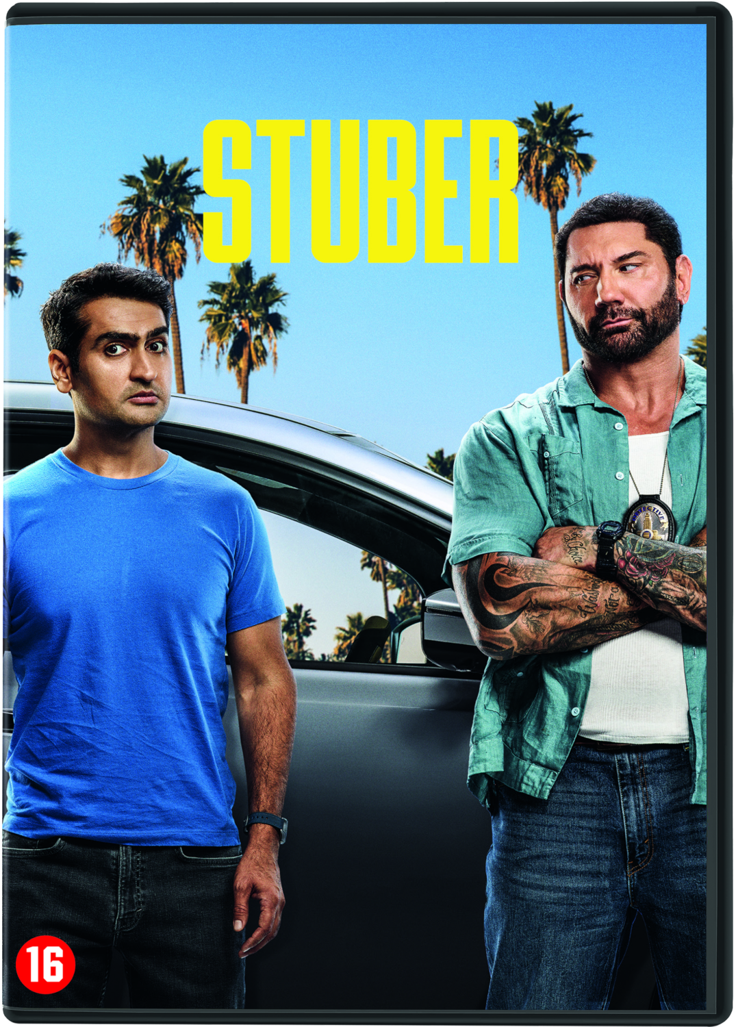 Deux hommes sur une couverture de film. L'un porte du bleu, l'autre a des tatouages et une chemise verte. Des palmiers derrière.