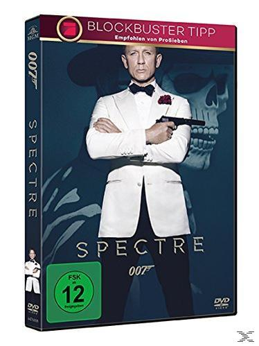 James Bond in weißem Anzug hält Waffe vor Totenkopf-Silhouette.
