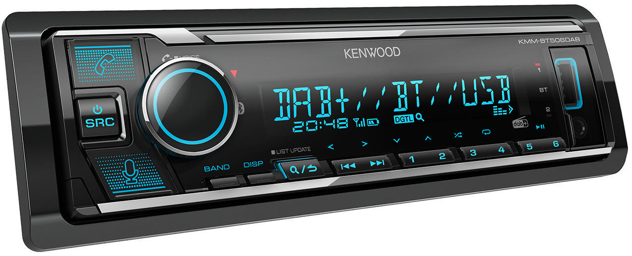 Ein schwarzes Kenwood Autoradio mit blauem Bildschirm. Es zeigt DAB+, Zeit und BT/USB. Hat Knöpfe und ein Rad.
