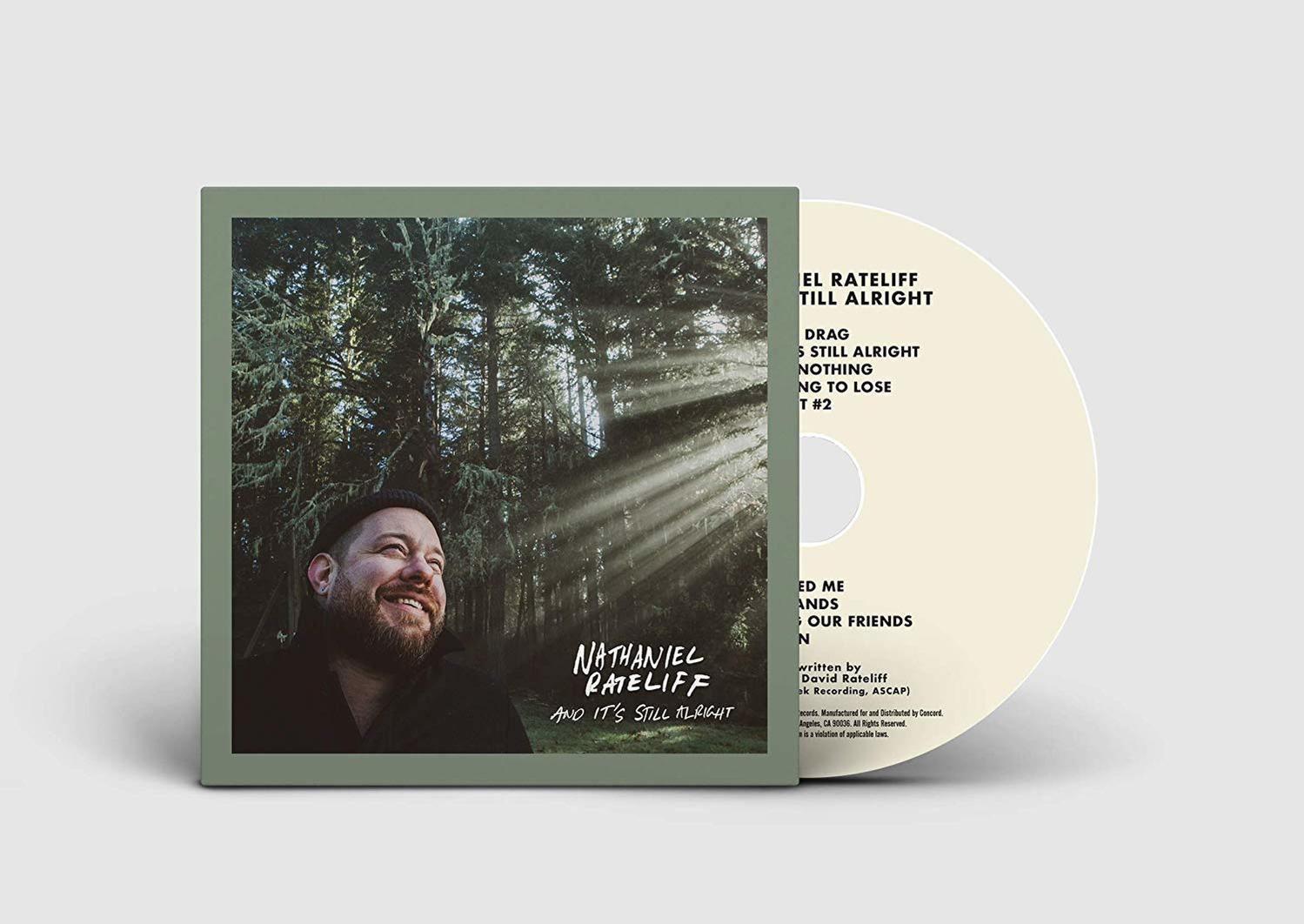 Boîtier et disque CD. La couverture présente un homme souriant devant une forêt avec la lumière du soleil.