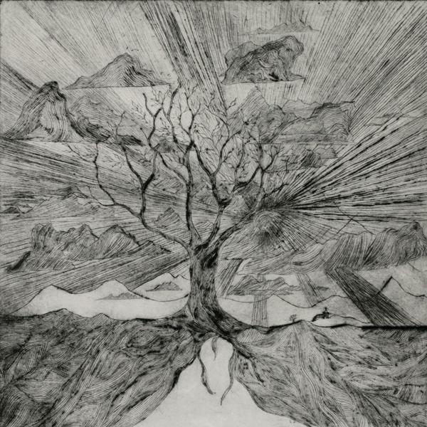 Un arbre illustré avec des racines et des branches. Montagnes et rayons en arrière-plan. Art en noir et blanc.
