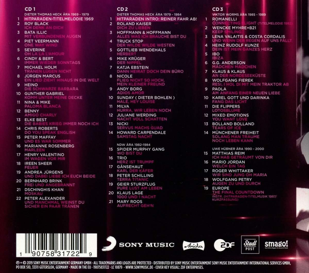 CD-Hülle mit Titellisten. Verschiedene Textelemente vor weißem und schwarzem Hintergrund.