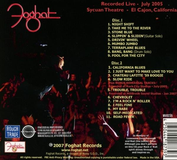 Albumcover mit Text für Foghats Live-Album, mit Titellisten und Bandinfos.